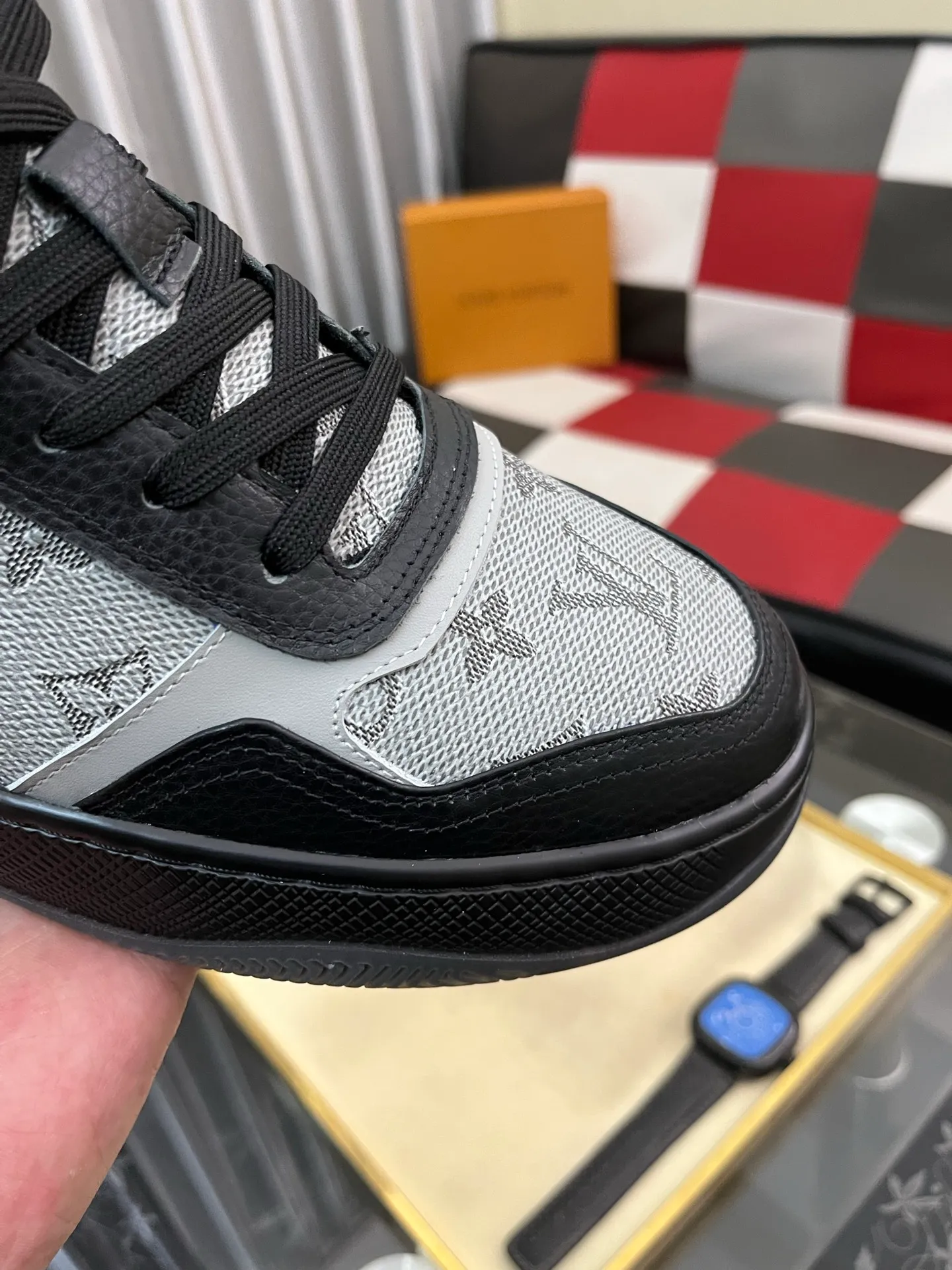 Ex-factory price: 438⌚️⌚️[LOUIS VUITTON] Same style as Louis Vuitton* official website 🚹Men's high-top casual shoes❤️Same style as popular celebrities and big names ~ Best-selling at home and abroad Lv focuses on the checkerboard series...Imported first-layer cowhide with special fabric ➕Full cotton, code number: 38-443️⃣Colors available